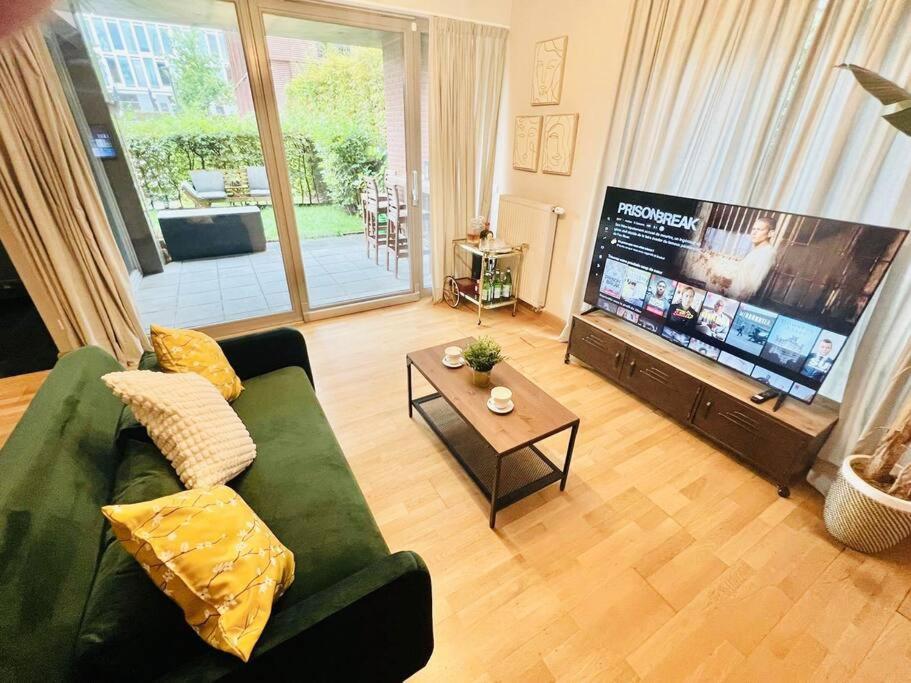Chic One Bedroom With Parking&terrace-kir22 Apartment *